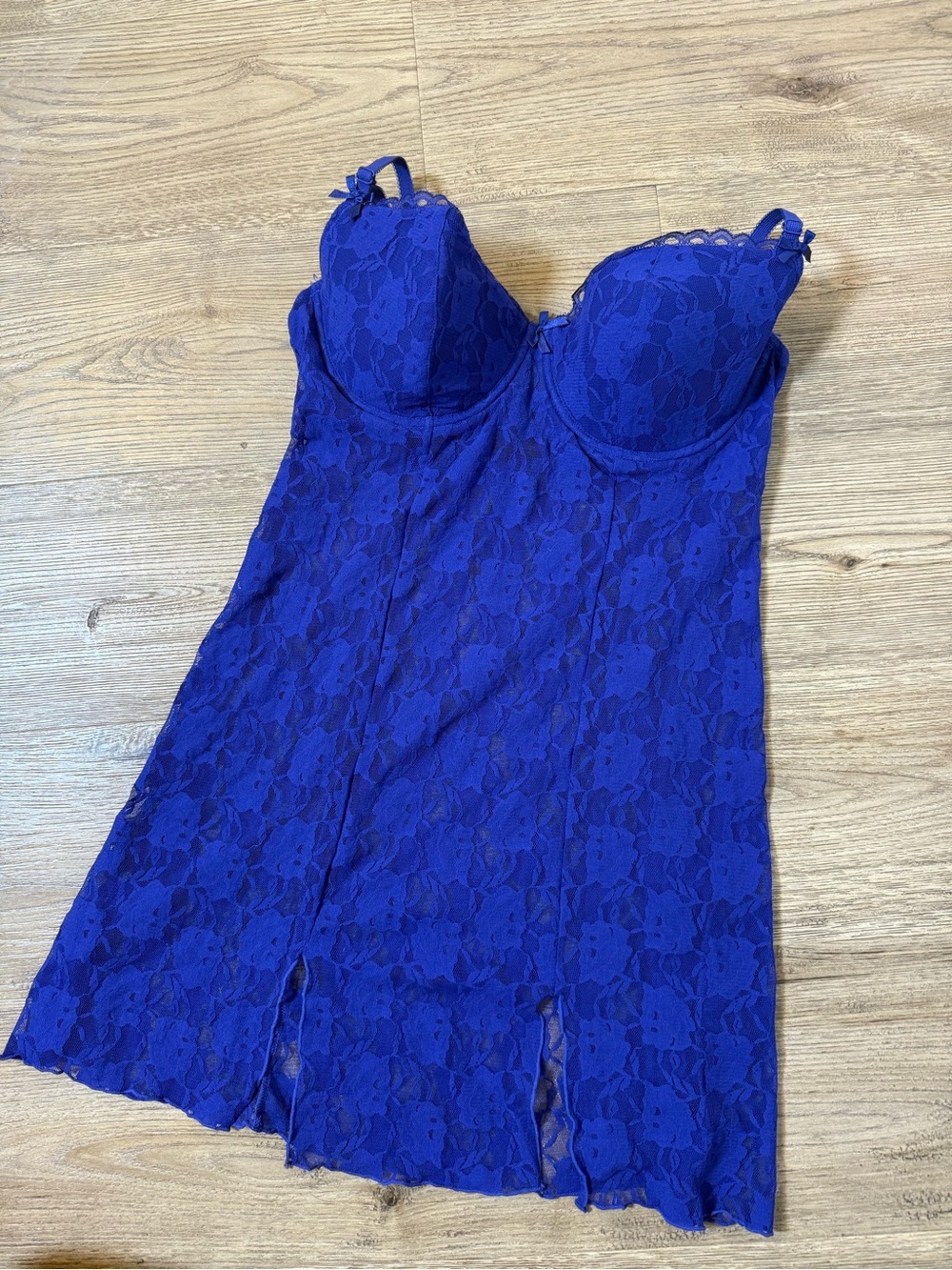 smart & sexy Lace Bustier Chemise in Royal Blue